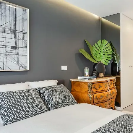 Contemporary In - Parque Das Nacoes Apartment