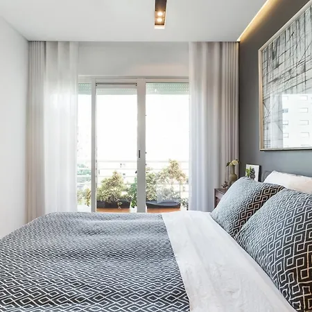 Apartment Contemporary In - Parque Das Nacoes